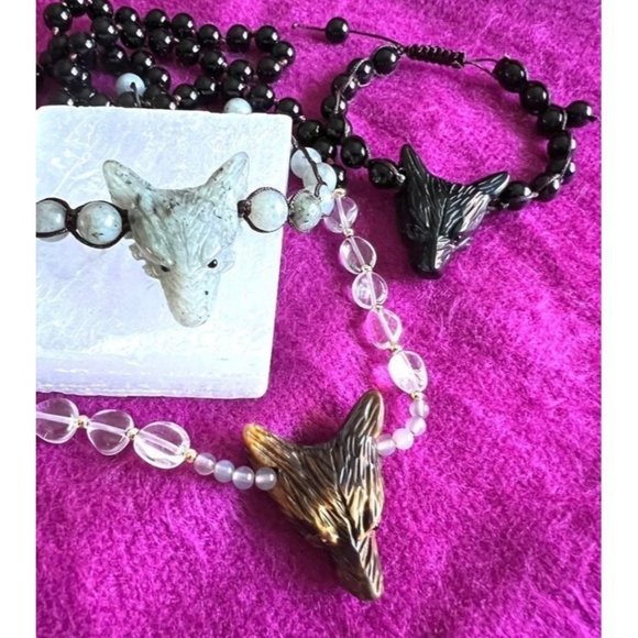 Wolf Talisman Spirit Animal Labradorite Bracelet - Picture 6 of 11
